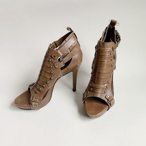 Pour La Victoire Heels